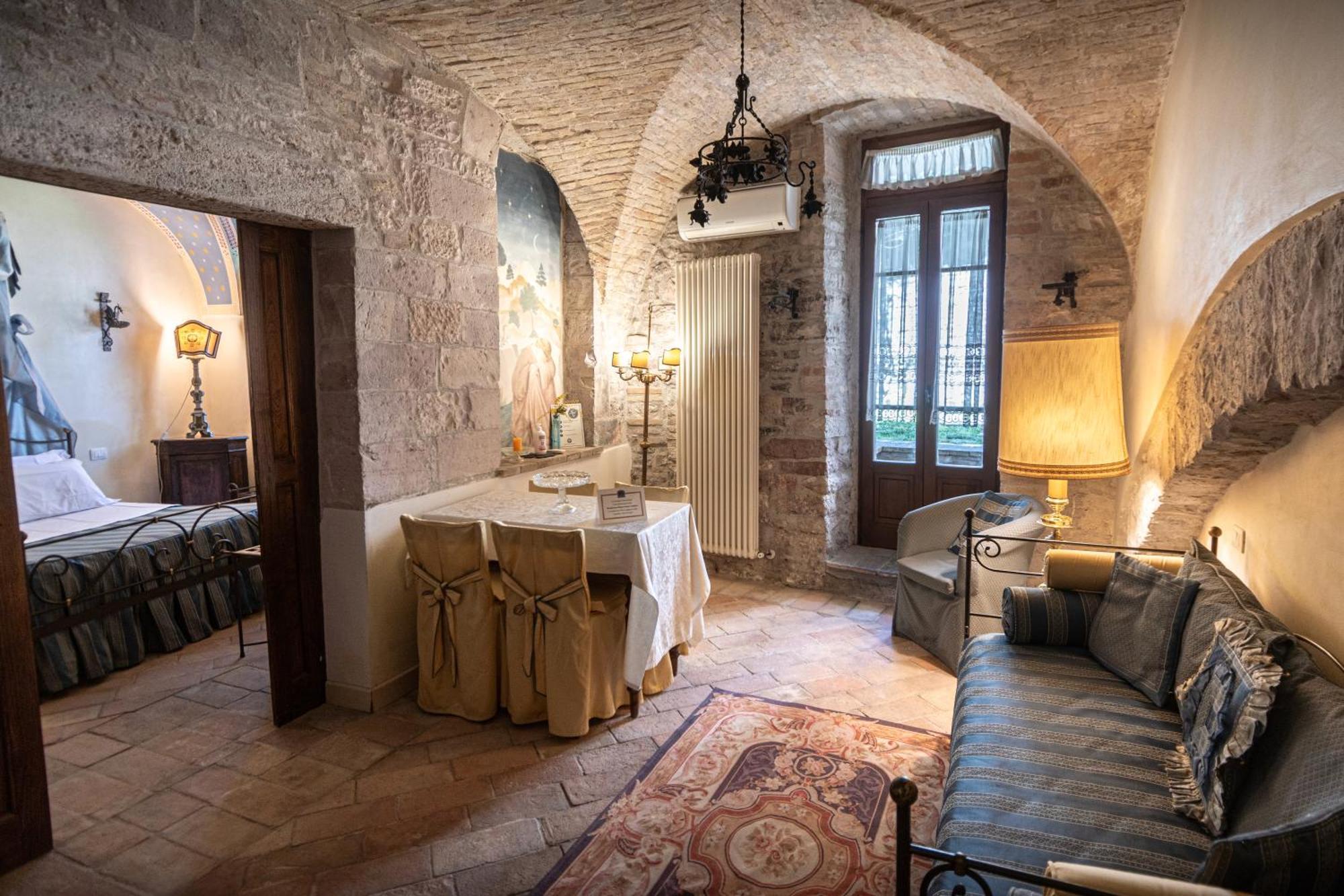 Aparthotel Residenza D'epoca San Crispino 4*