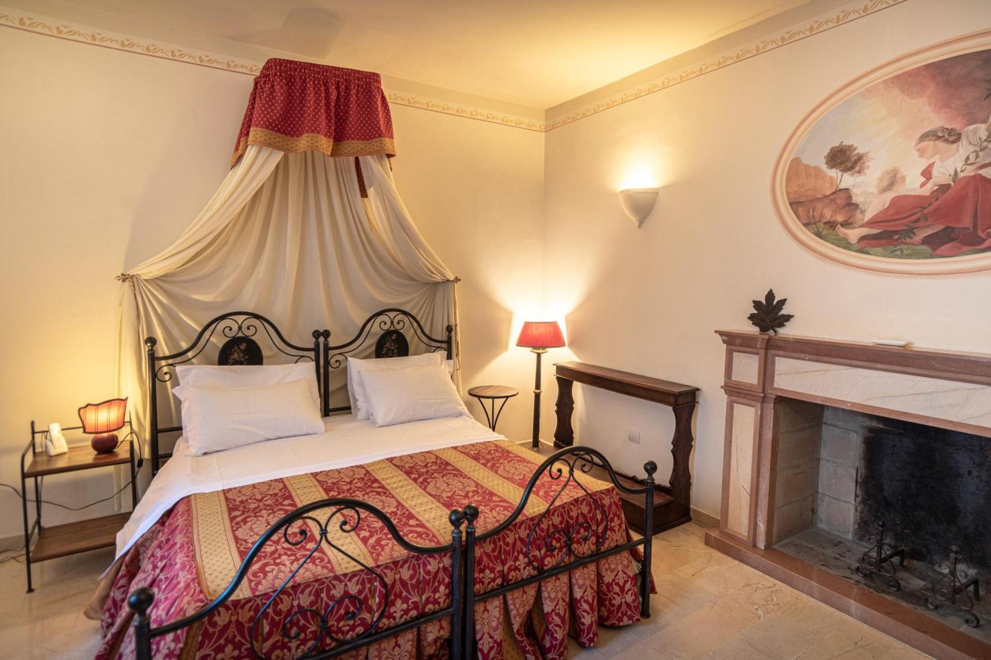 Residenza D'epoca San Crispino Aparthotel 4*